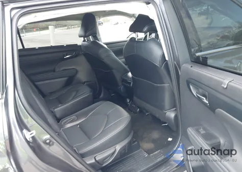 2021 Toyota Highlander Xle z USA, uszkodzony, nr VIN 5TDGZRBH0MS533741